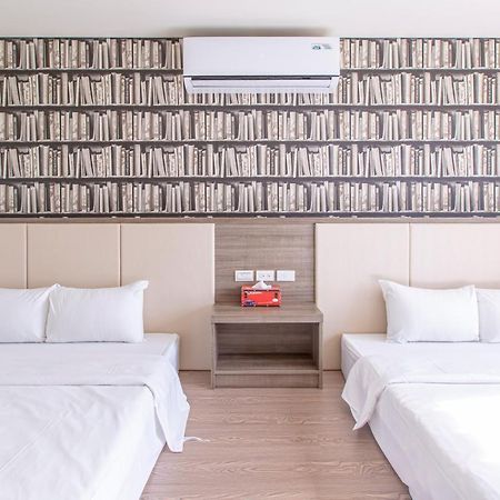 Sharp B&B Makung Kültér fotó