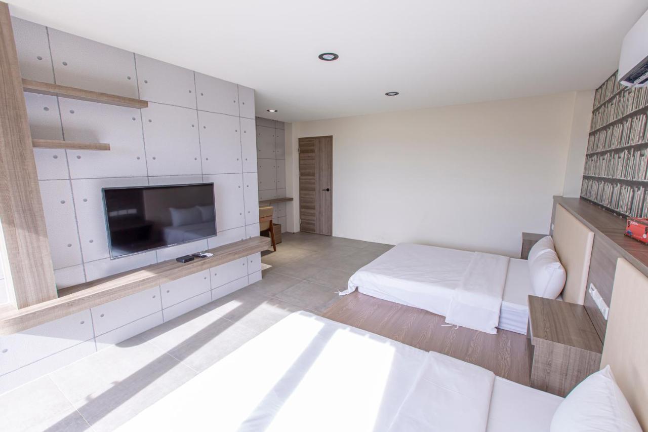 Sharp B&B Makung Kültér fotó