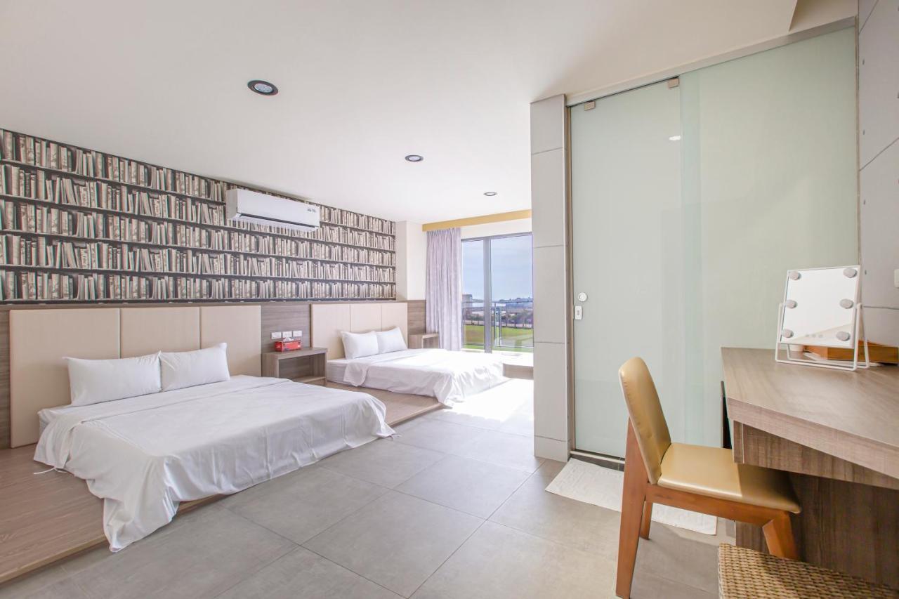 Sharp B&B Makung Kültér fotó