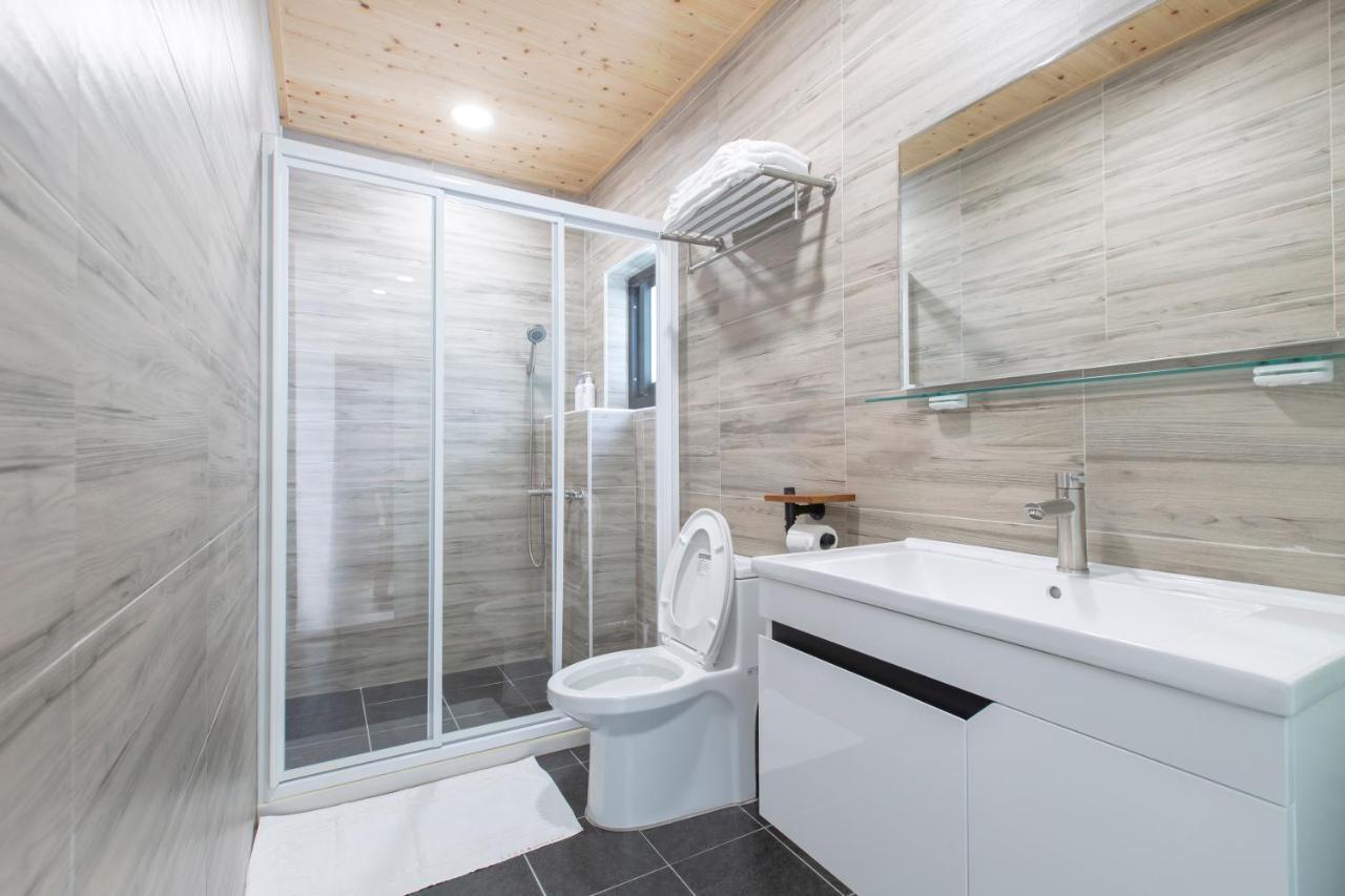 Sharp B&B Makung Kültér fotó