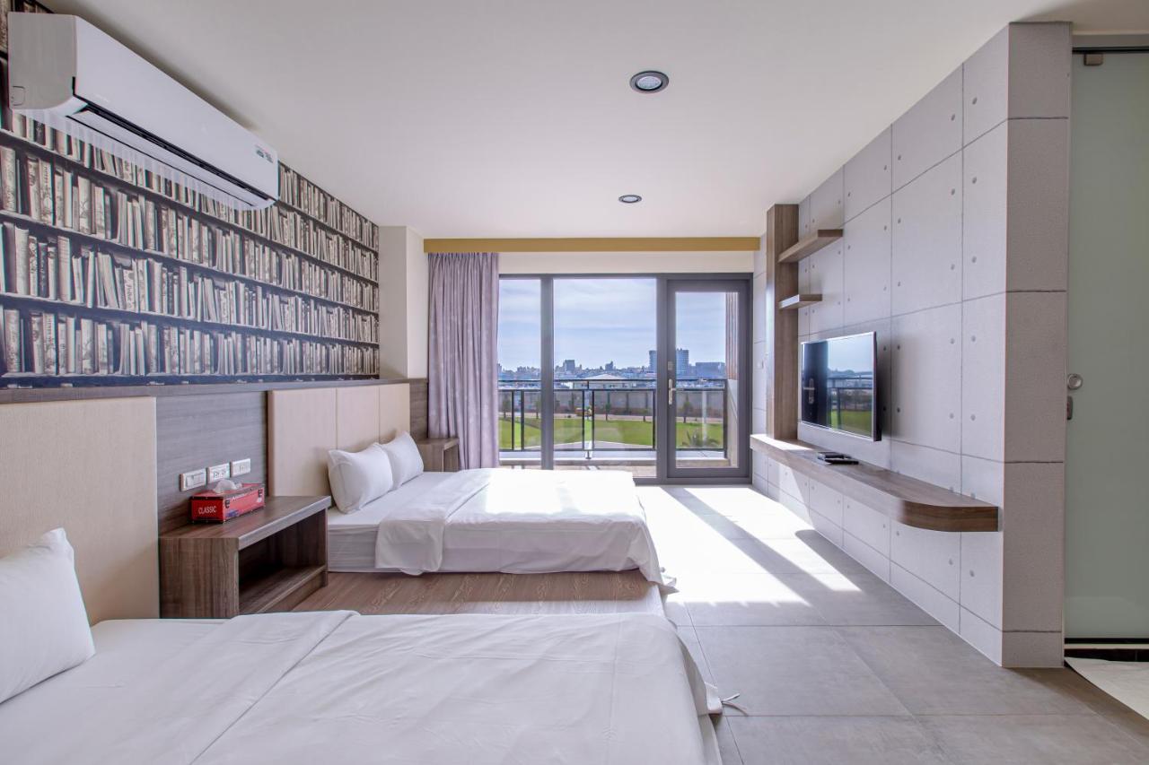Sharp B&B Makung Kültér fotó