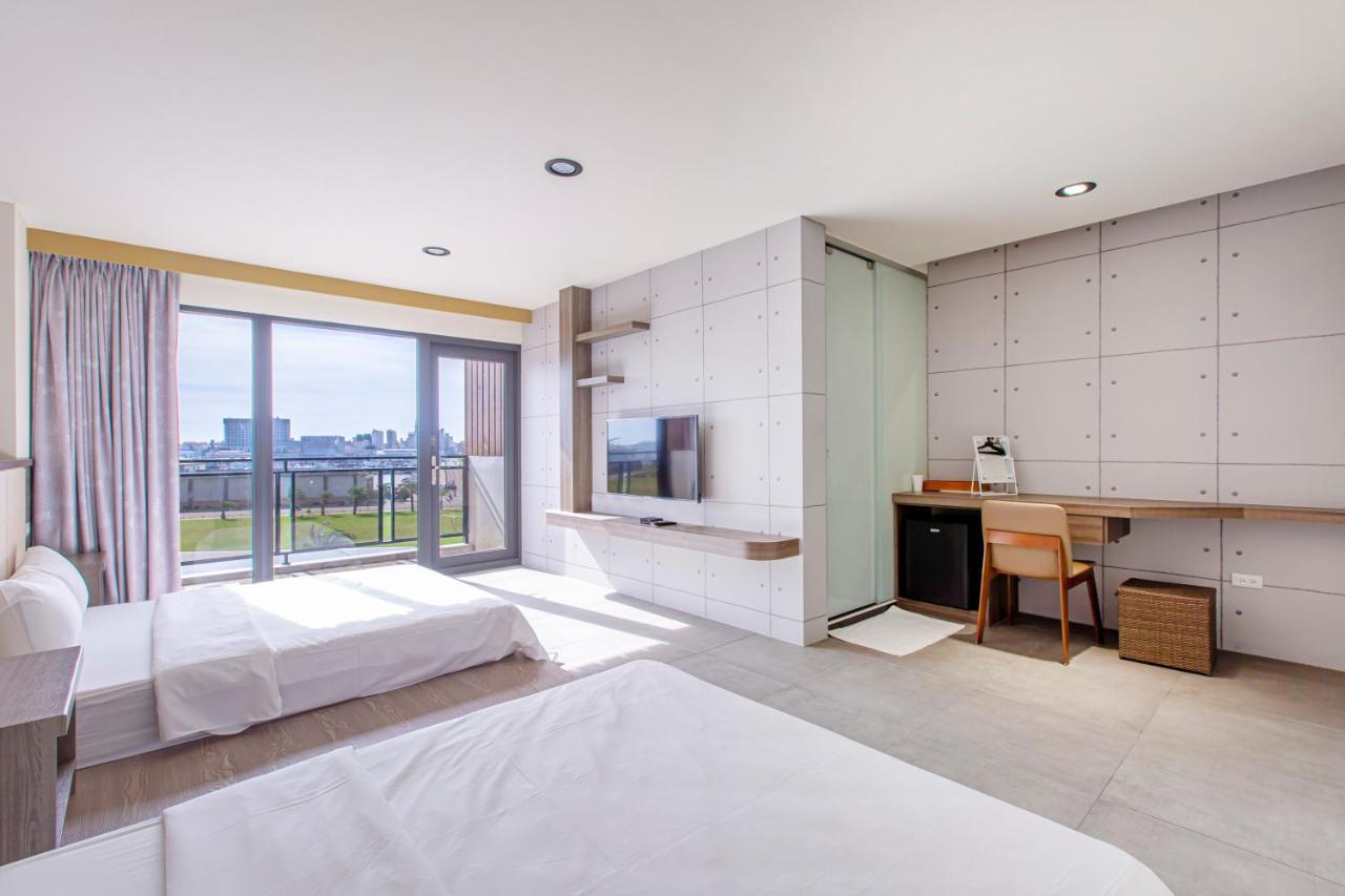 Sharp B&B Makung Kültér fotó