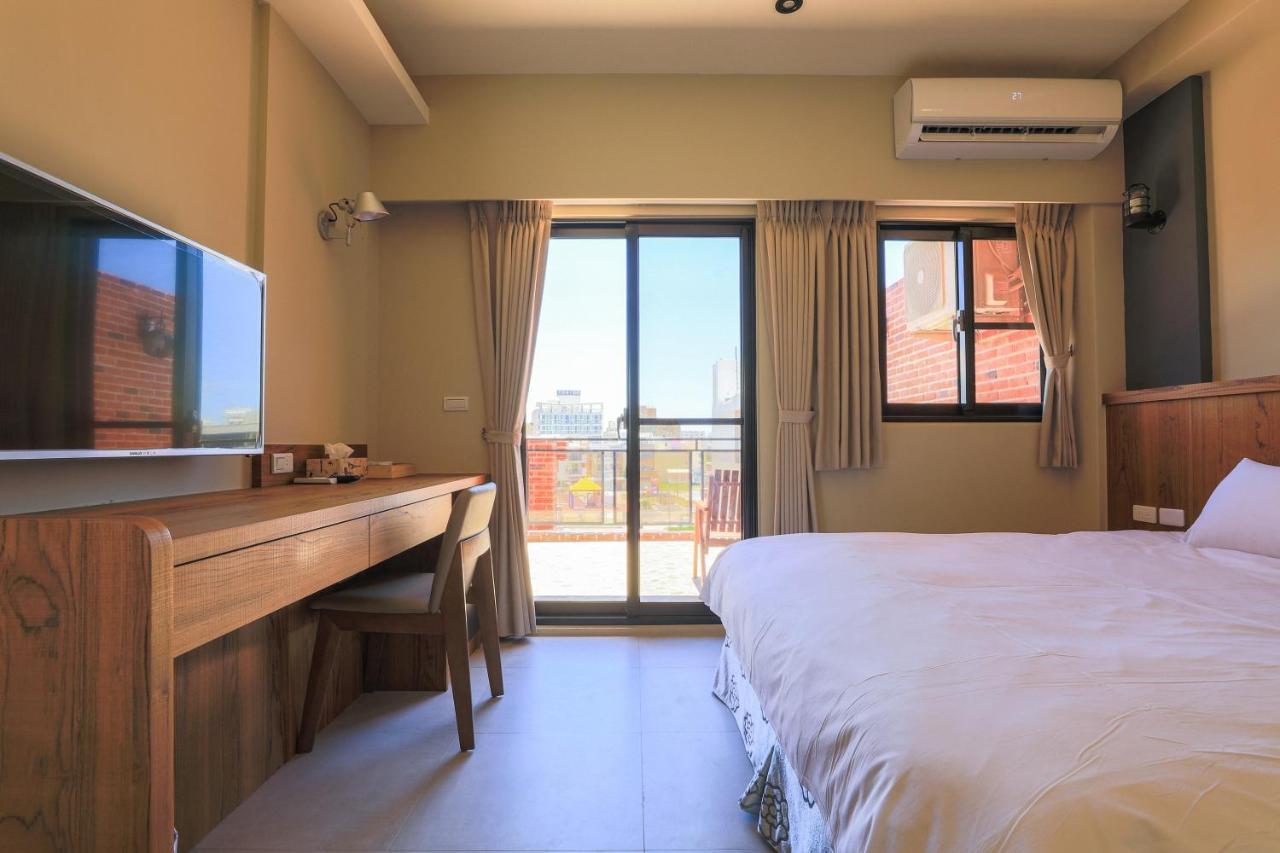 Sharp B&B Makung Kültér fotó