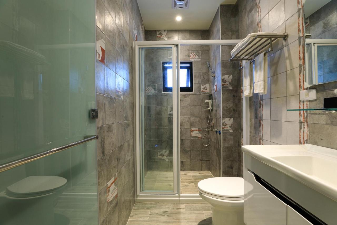 Sharp B&B Makung Kültér fotó
